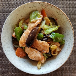 ゴロっと鶏胸肉と夏野菜のピリ辛味噌風味炒め